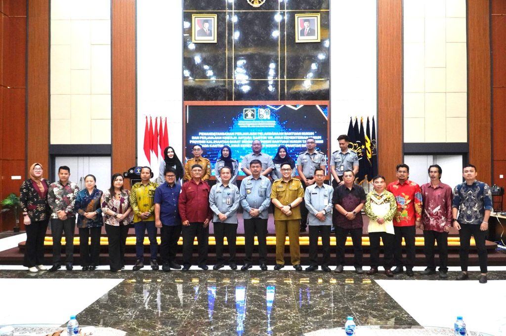 ketua lbh dsk kalbar, Ricky Candra Saat Foto Bersama Kanwil Kemenkum Kalbar